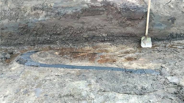 De nog uit te graven boomstamkano (foto: Johan Verspray)