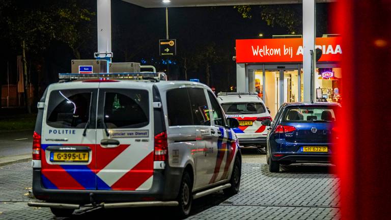 Gewapende overval op benzinestation, verdachte niet zelf benaderen