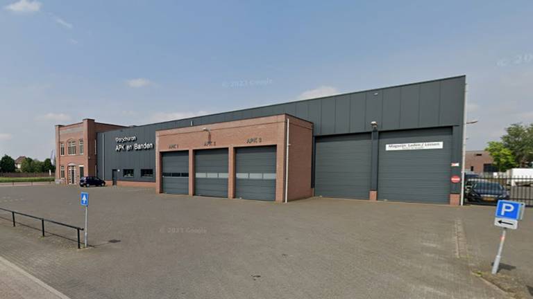 Het apk-bedrijf in Beek en Donk. (Foto: Google Maps)