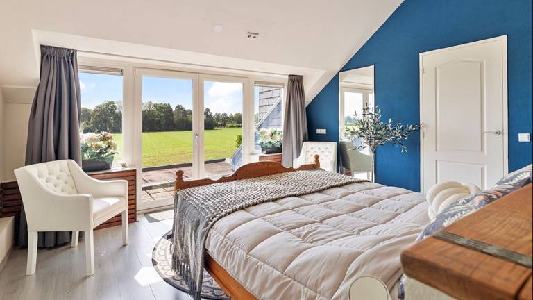 De slaapkamer met uitzicht (foto: Digimakelaars.nl).