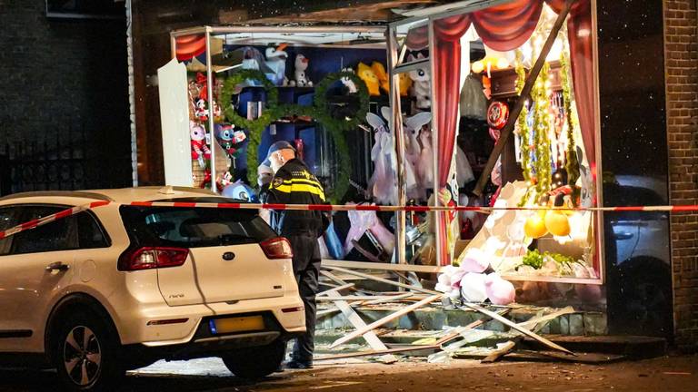 Explosie bij Disney-winkel, grote schade na 'daverende klap'
