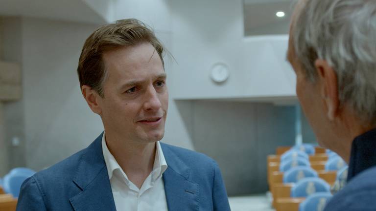 Fractievoorzitter Laurens Dassen van Volt in de Tweede Kamer