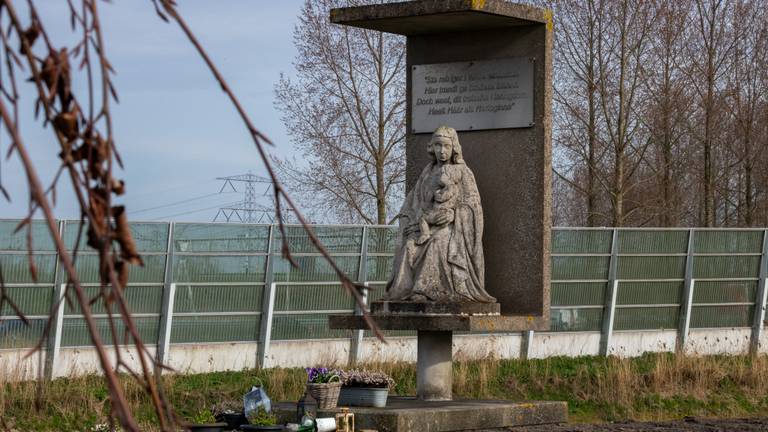 De Mariakapel moet plaatsmaken voor een nieuw industrieterrein.