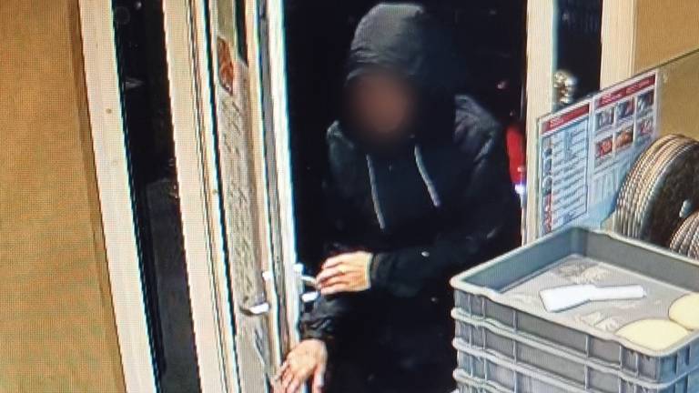 De gezochte overvaller (foto: politie).