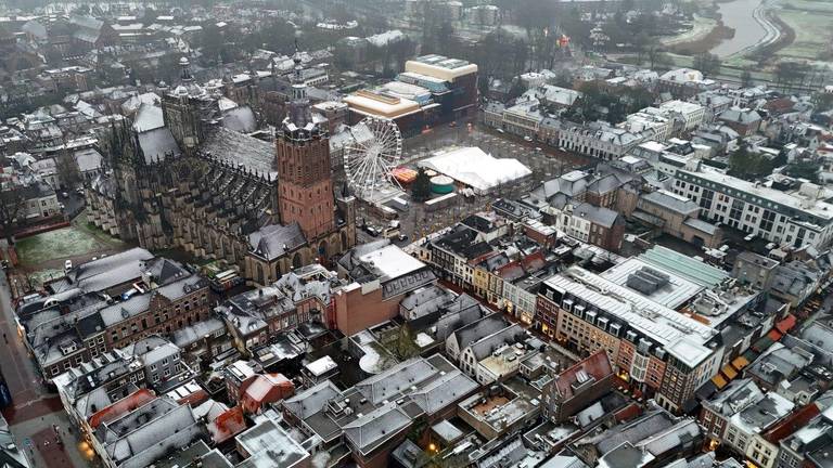 Besneeuwd Den Bosch (archieffoto: Toby de Kort).