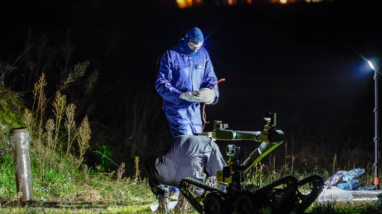 De EOD werd opgeroepen om het zware vuurwerk te ontmantelen (foto: Jack Brekelmans/SQ Vision Mediaprodukties)