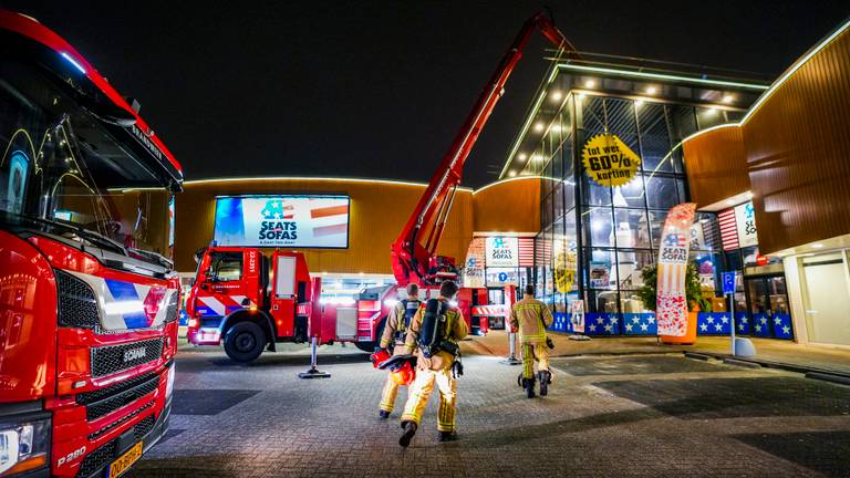 Door foutje van dakdekker staat Seats and Sofas bijna in brand