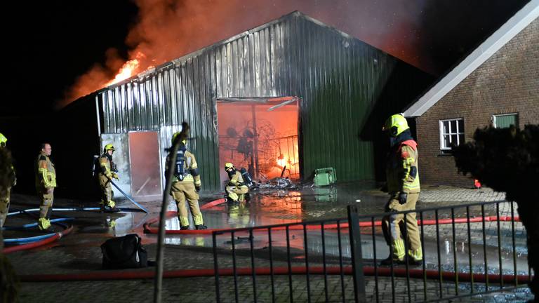 Carnavalswagen volledig verwoest door brand: 'Groot drama'