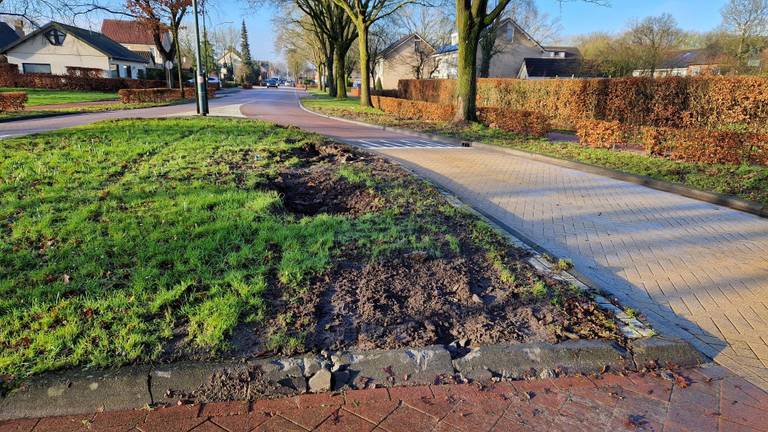 De sporen van de verdwenen kei zijn nog zichtbaar (Foto: Omroep Brabant).