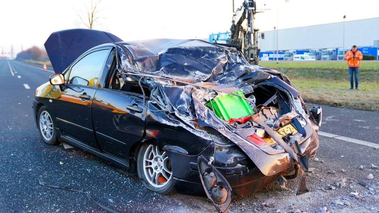 De bestuurder van deze auto is blij dat hij het kan navertellen (foto: Bart Meesters/SQ Vision).