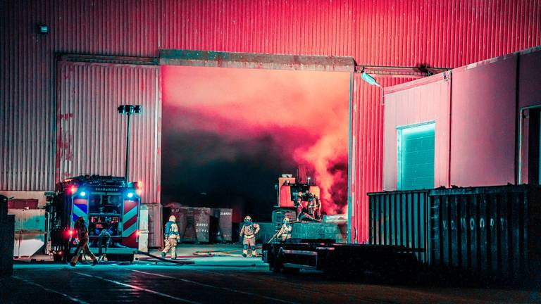 De brand is waarschijnlijk ontstaan door afvalstoffen (foto: Erik Haverhals / Persbureau Heitink).