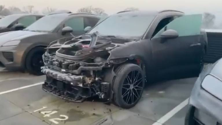 Complete ravage bij Porsche-dealer, inbrekers slaan toe