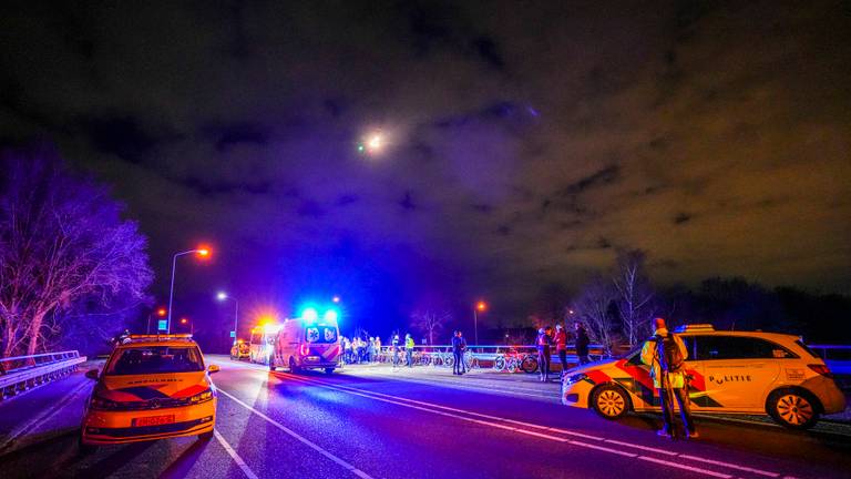 Wielrenner en fietser botsen op elkaar en raken zwaargewond