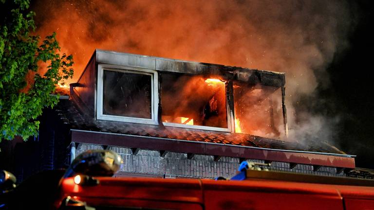 Uitslaande brand verwoest huis Tilburg