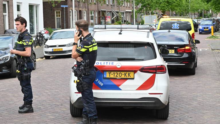 Verkeersregelaars aangereden tijdens Wings for Life, bestuurder rijdt door