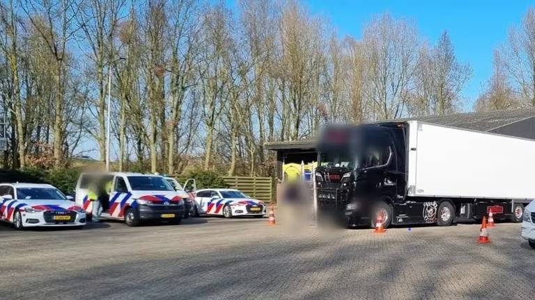 De overtredingen die bij de controle werden ontdekt, liepen erg uiteen (foto: Team Verkeer Zeeland-West Brabant).