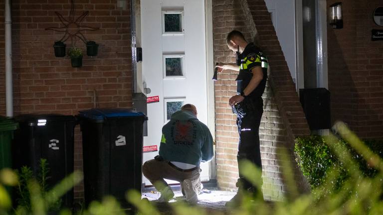 Twee Cobra's bij huis waar eerder explosief naar binnen werd gegooid