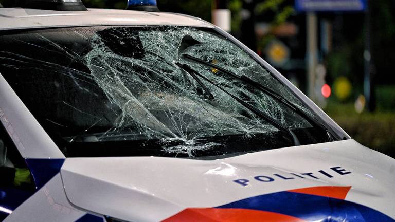 Politieauto schept fietser, slachtoffer belandt tientallen meters verderop