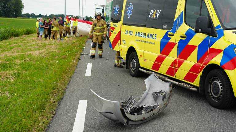 Vrouw komt om het leven bij ernstig ongeluk met vrachtwagen