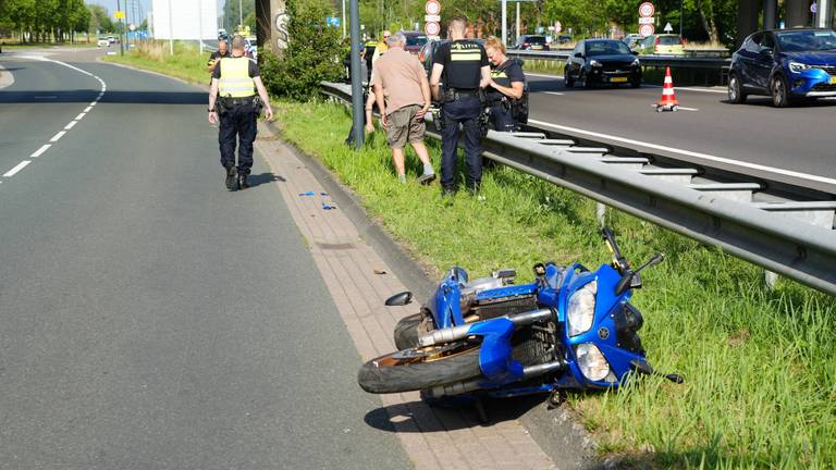 Motorrijder zwaargewond op A59