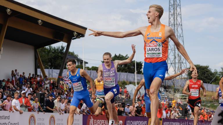 Niels Laros won ook de 800 meter. (Foto: ANP)
