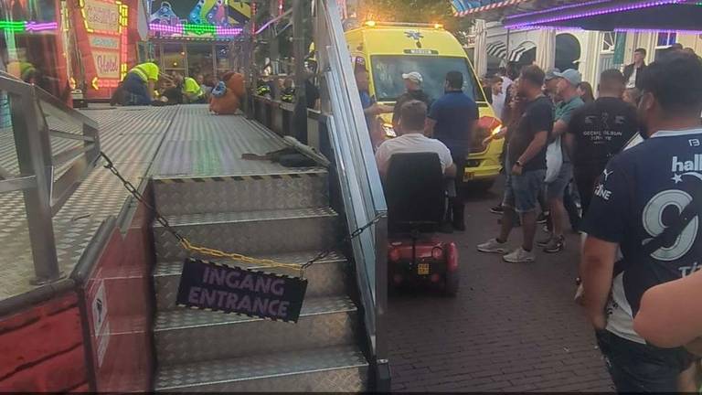 Ambulance bij de attractie (foto: Milan Vosters)
