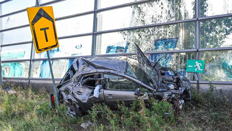 Politie vermoedt verband twee ongevallen A16, bestuurder aangehouden