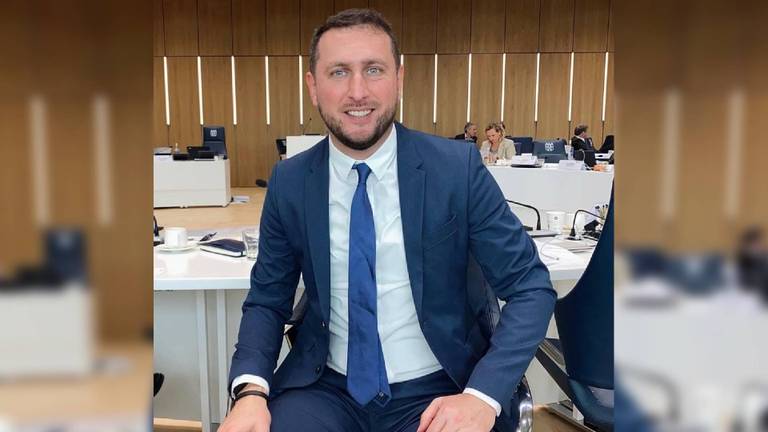 GroenLinks Tilburg beëindigt samenwerking met Nermin Agovic (foto: Instagram Nermin Agovic).