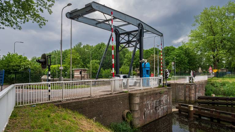 Zo zag de brug eruit voordat deze beschadigd raakte (foto: ANP).