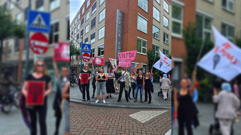 Odet (uiterst rechts) vorige week bij de protestmars tegen femicide in Rotterdam (foto: Dolle Mina's Eindhoven).