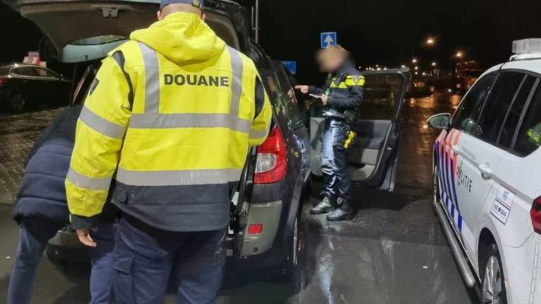 Een controle in de haven van Moerdijk (Foto: Politie Zeeland - West Brabant.)
