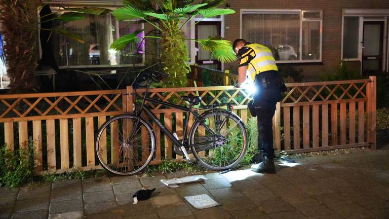 Politie vond op deze plek het mes dat mogelijk gebruikt is (foto: Persbureau Heitink)