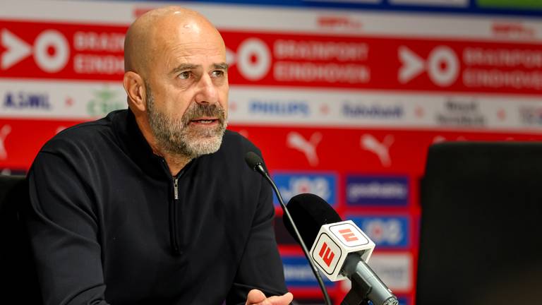 Peter Bosz is 'doodziek' van het gelijkspel tegen Ajax (foto: Orange Pictures).