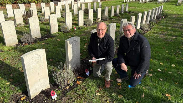 Loek (89) adopteert 13 oorlogsgraven