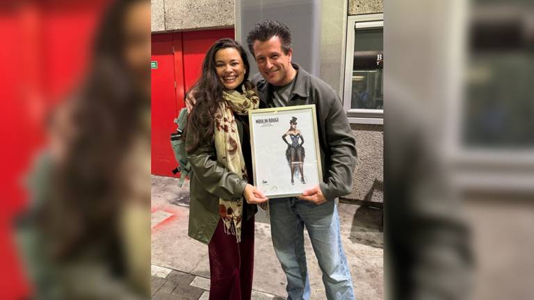 Rob Housen samen met de hoofdrolspeelster van Moulin Rouge (foto: privécollectie Rob Housen).