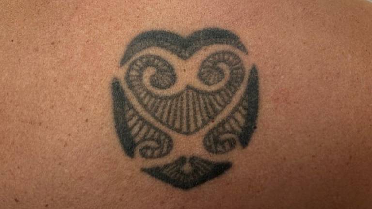 De tatoeage van Peggy, een sankofa (foto: Peggy van Straaten).