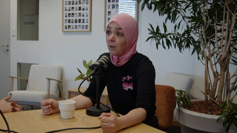 Esmah Lahlah in 'Brabant Kiest, de podcast'.
