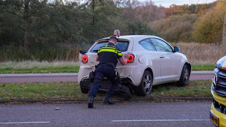 Politie duwt zelf de auto's aan de kant na kettingbotsing
