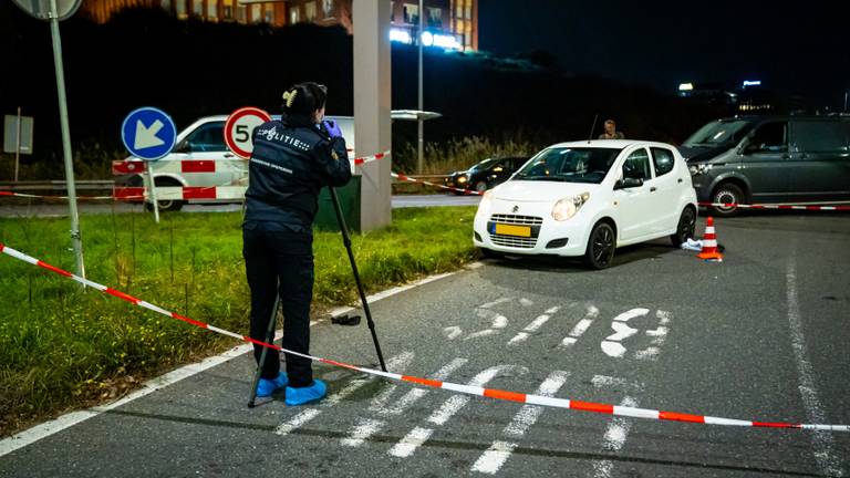De schietpartij vond plaats in of bij een auto (foto: MediaTV).