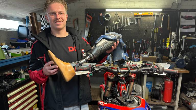 Deen (26) wil als eerste motorrijder met één been de Dakar Rally uitrijden