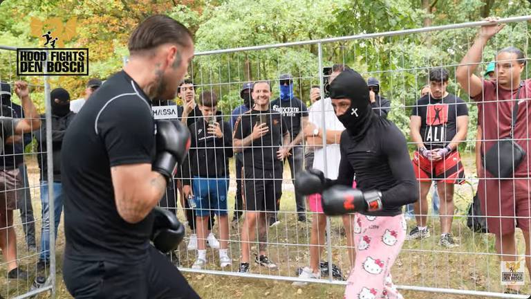 Een gevecht van Hood Fights Den Bosch (Beeld: YouTube).