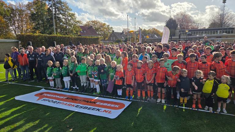 Dorp gaat als ‘dikkerdje’ op de foto: ‘Sportpark is op’