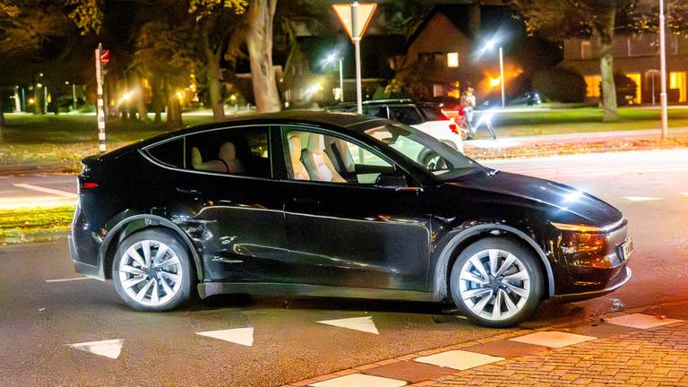 Een van de betrokken auto's (foto: Lucas Lammers/Persbureau Heitink).