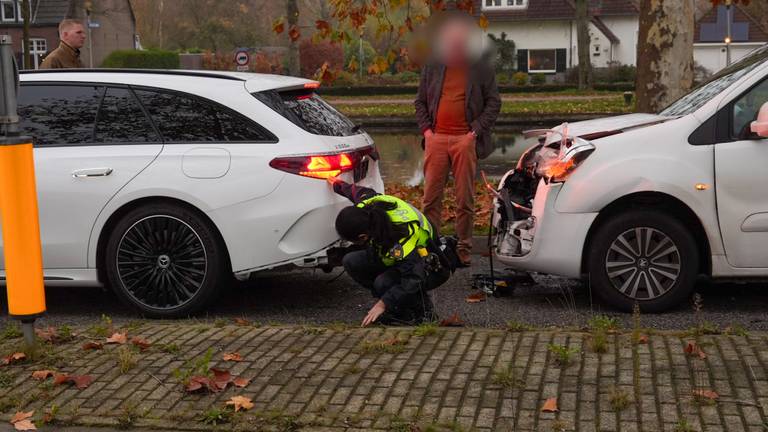 Beide hebben schade opgelopen door de botsing (Foto: Harrie Grijseels / Persbureau Heitink)