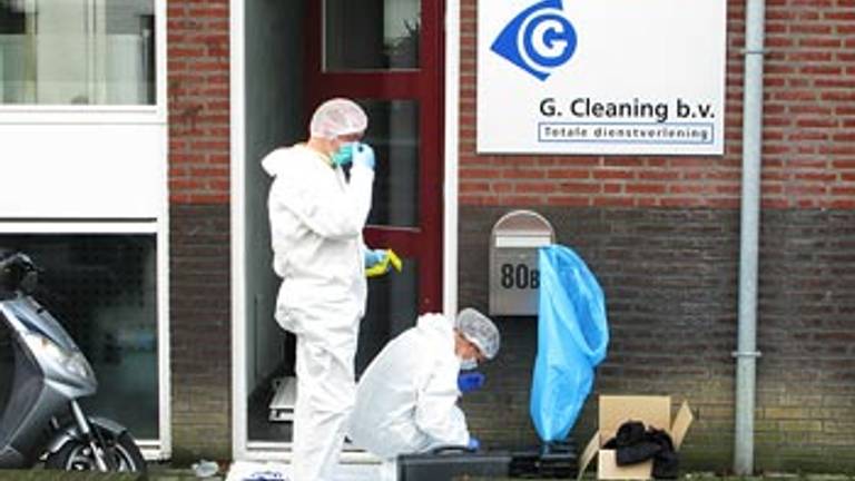 De politie doet onderzoek bij schoonmaakbedrijf G. Cleaning in Veldhoven na een overval.