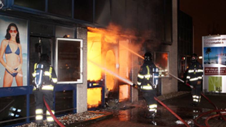 een brand bij een zonnestudio in Rosmalen in de nieuwjaarsnacht