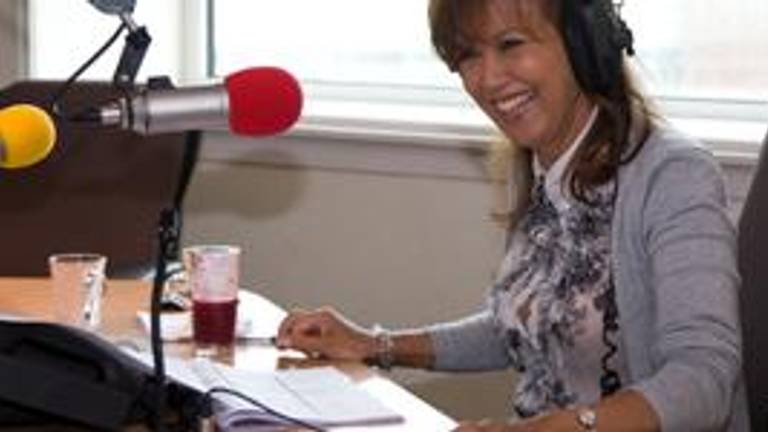 Zangeres Sandra Reemer en dirigent Harry van Hoof aan de slag bij radiozender 50PLUS