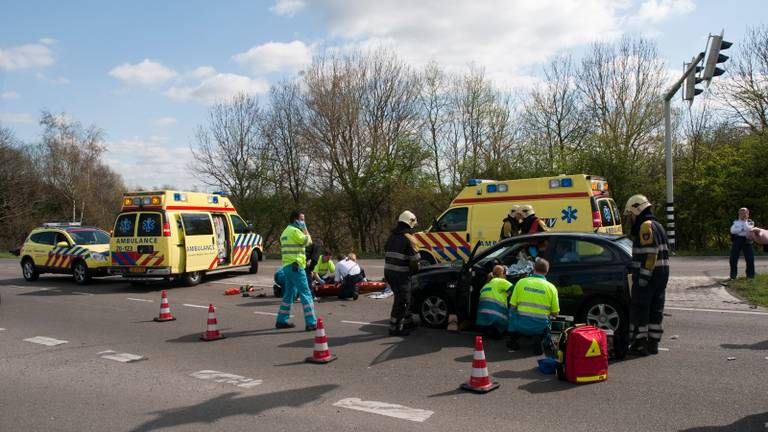 Twee gewonden na ongeluk motorrijder Back en Ruebweg Breda