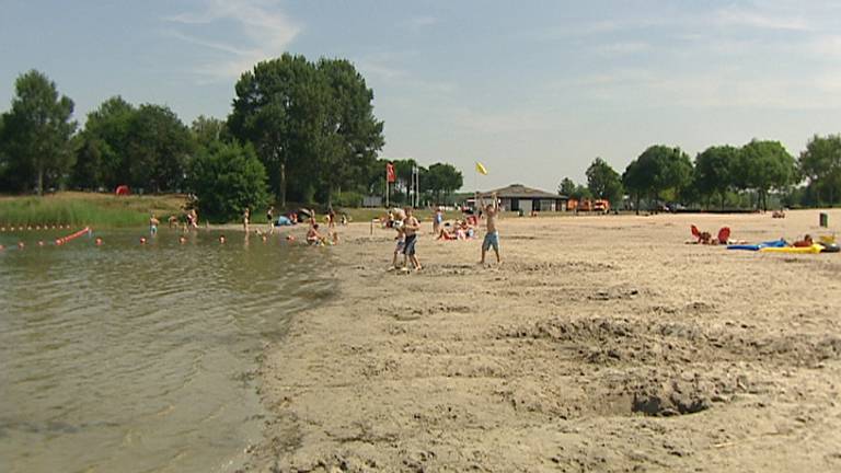 Het strand van het Engelermeer.