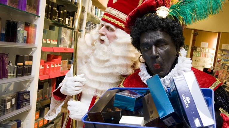 De discussie over Zwarte Piet laait hoog op.